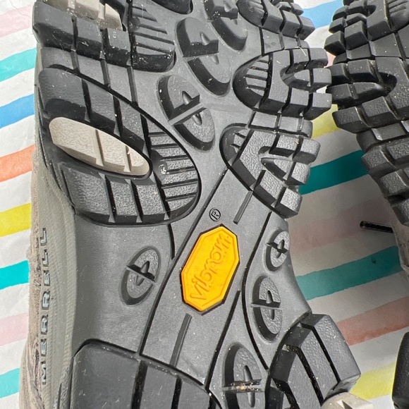 Merrell Women's Gray and Black Hiking Shoes - Picture 7 of 10